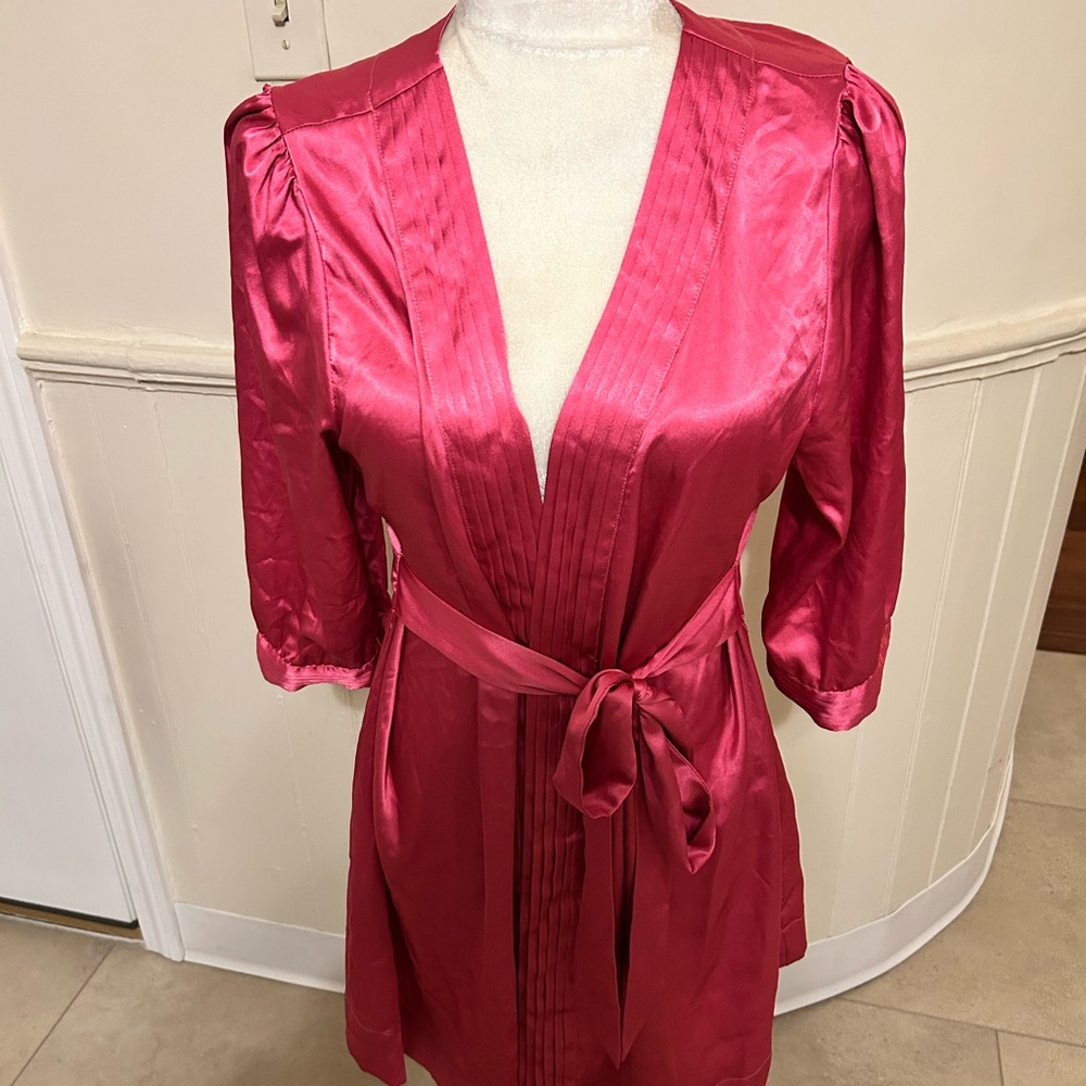 Victoria’s Secret 2008 Silver Label Red Satin Pleated Robe -Medium/NWT
